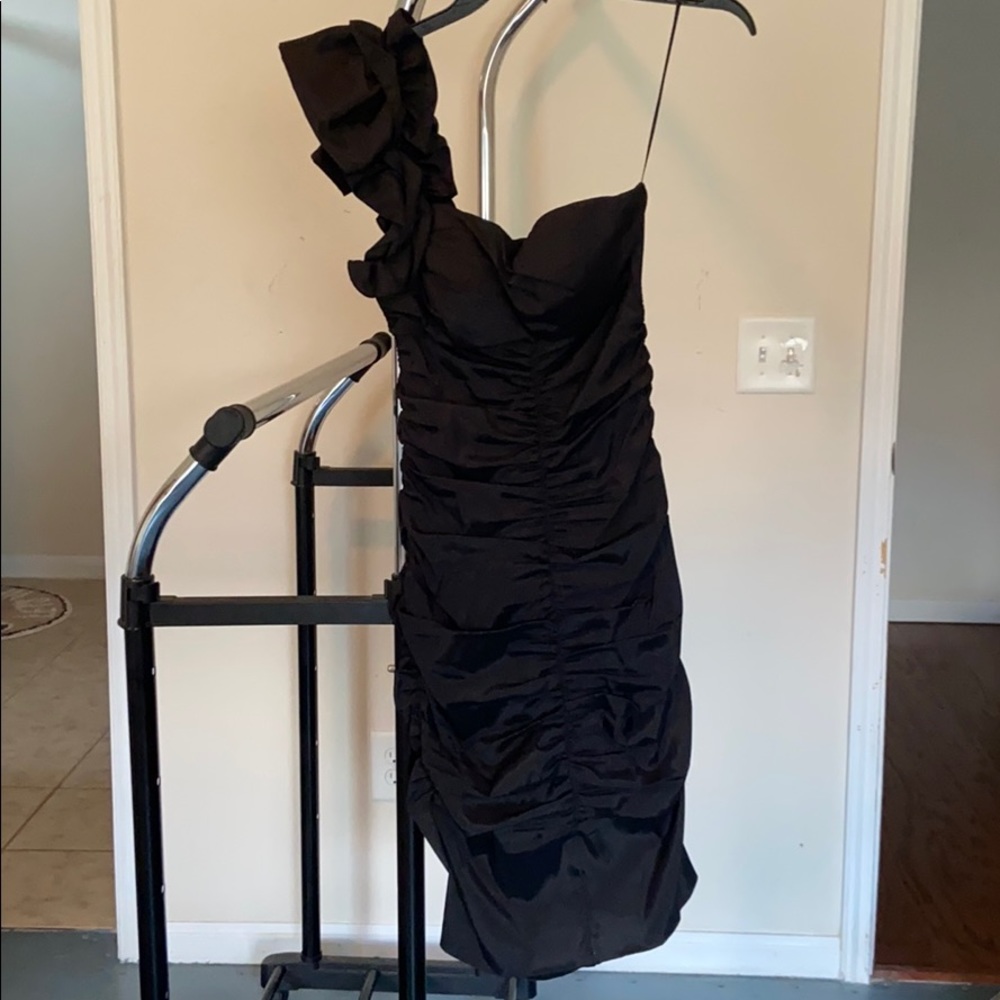 Caché black dress OG size 6 but had it fitted